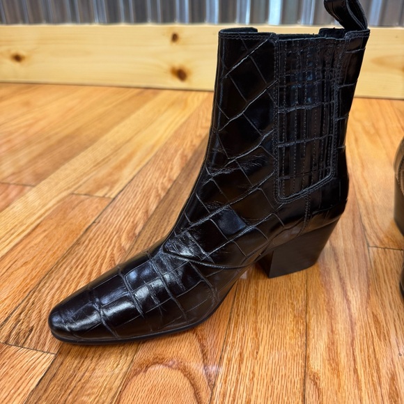 J Crew Black Leather Croc-Embossed Pull-on Ankle Boots - Picture 6 of 10